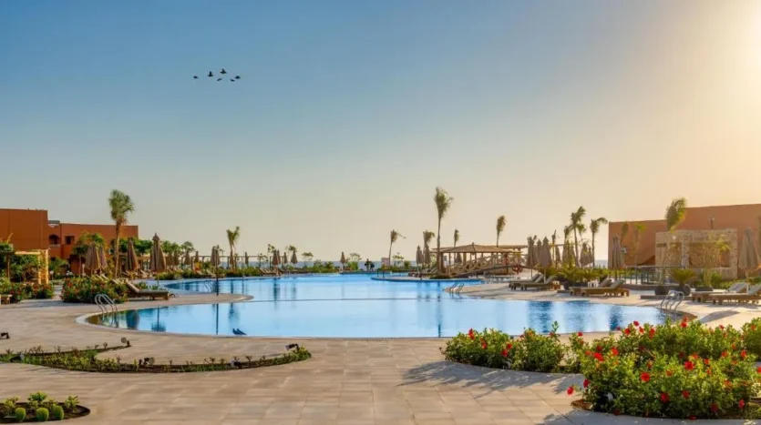 منتجع ثري كورنرز هابي لايف بيتش - مرسى علم